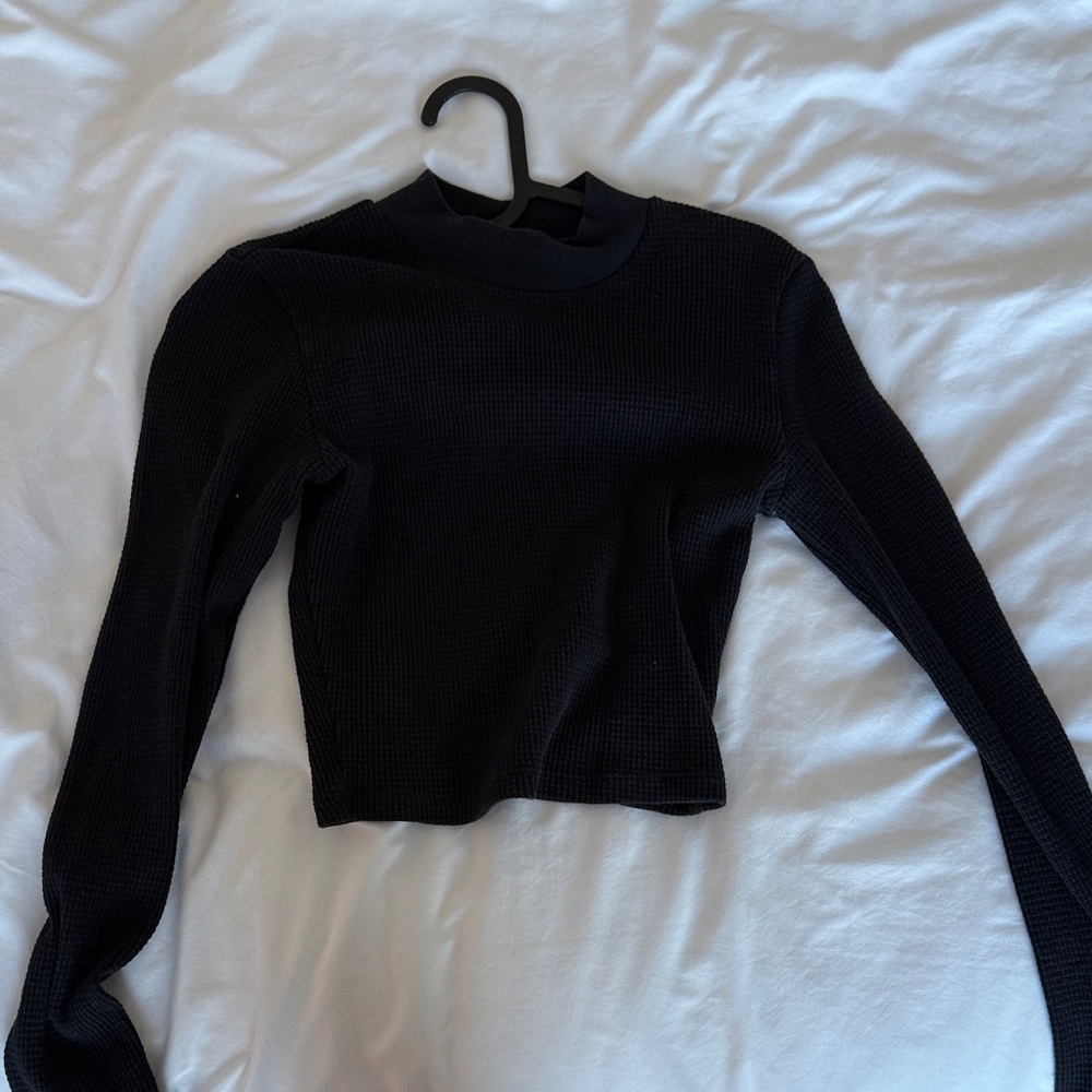 TNA Black Long-Sleeve Crop Top